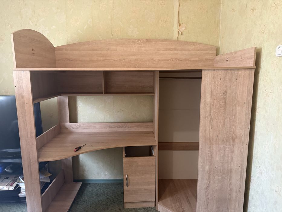 Продам кровать чердак с матрасом