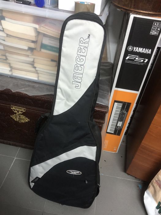 Guitarra Jaeger nunca usada