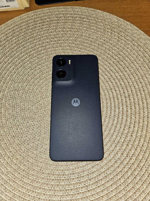 Telefon Motorola Moto e15 + etui