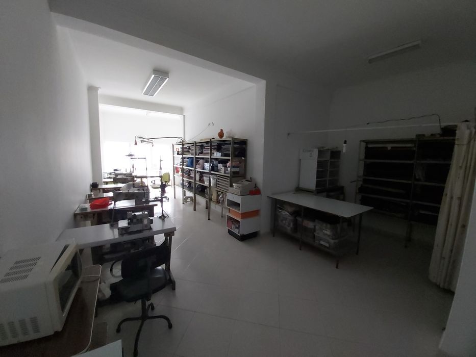 Máquinas de Costura industriais e material de retrosaria