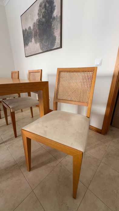 Mesa de jantar em madeira + 6 cadeiras