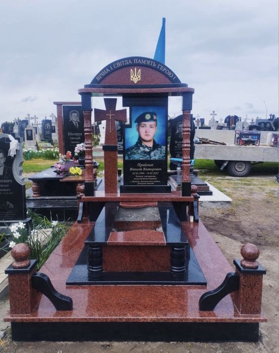 Памʼятники в наявності та під замовлення