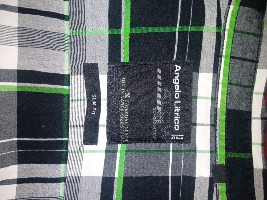 Теніска фірмова майже нова