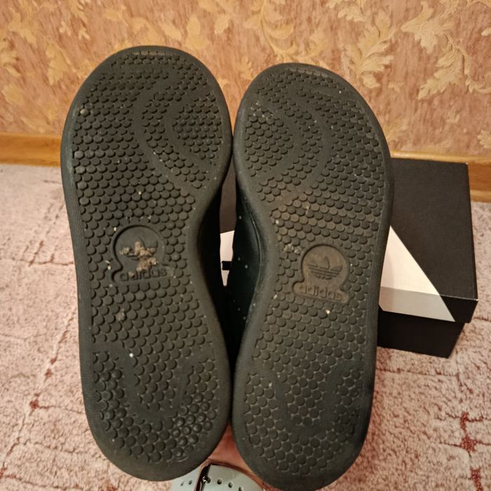 Шкіряні кросівки Adidas для хлопчика, р 39 (по устілці 25 см) відмінний стан