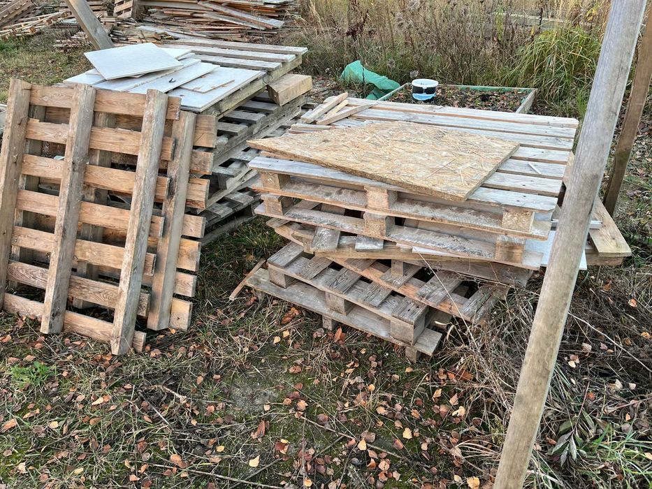 Resztki desek, palet, ogrodzenia, Michałowice-Wieś