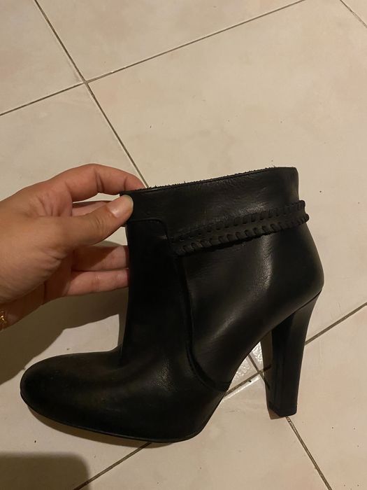 Botas pretas em pele da Massimo Dutti (Tam 37)