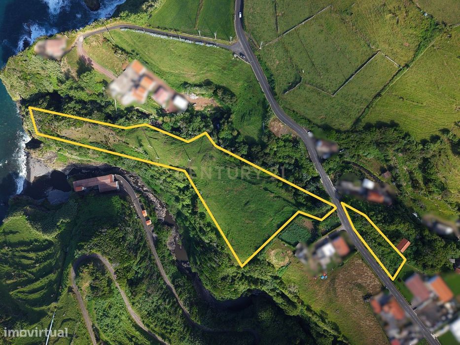 Terreno 2 em 1 localizado na ilha das Flores