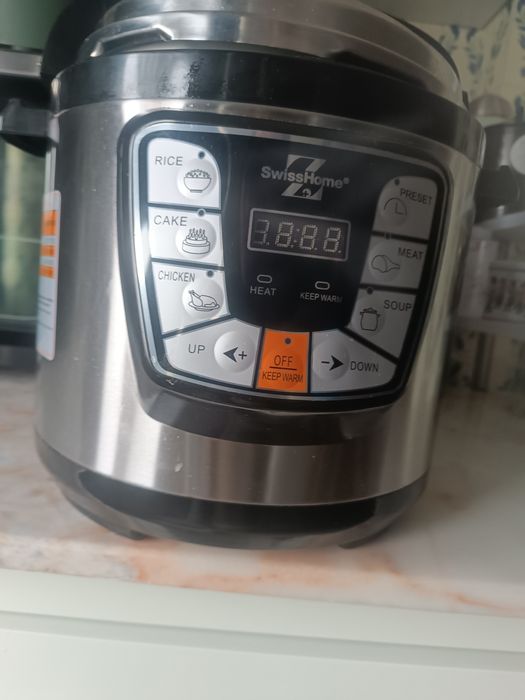 Panela elétrica - praticamente nova