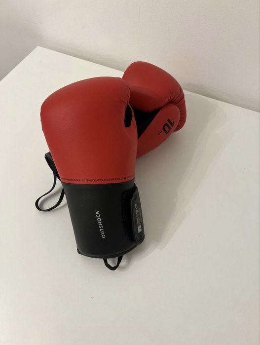 Saco de boxe vermelho e preto