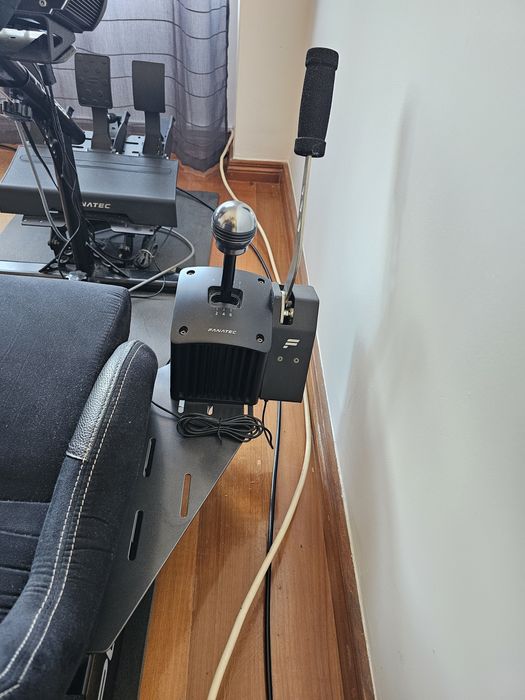Fanatec Volante e handbrake + Playseat Evolution