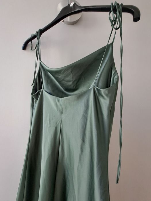 Vestido de cetim verde super lindo xs