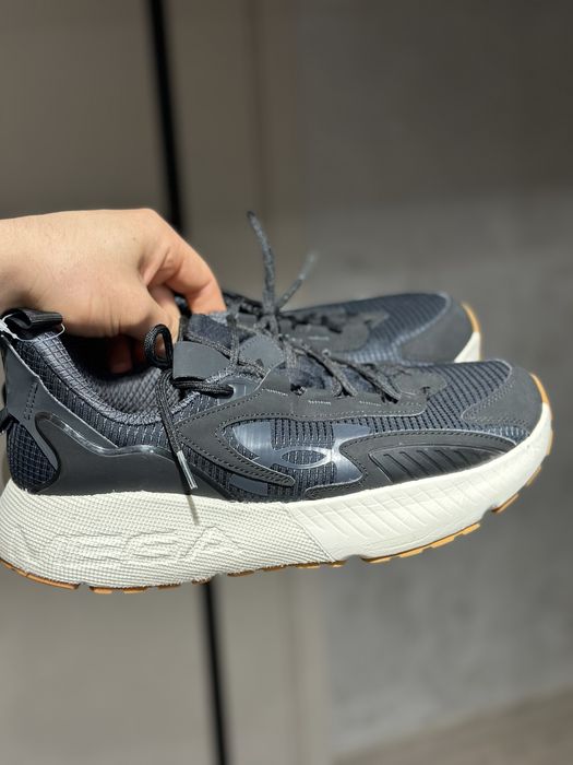 Under Armour HOVR Mega 2 MVMNT Чорні Білі