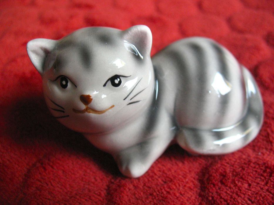 KOT - pręgowany 6 x 4 x 8 cm Figurka z porcelany