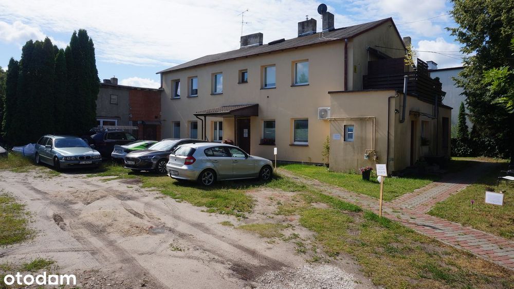 Sprzedam mieszkanie z miejscem parkingowym.