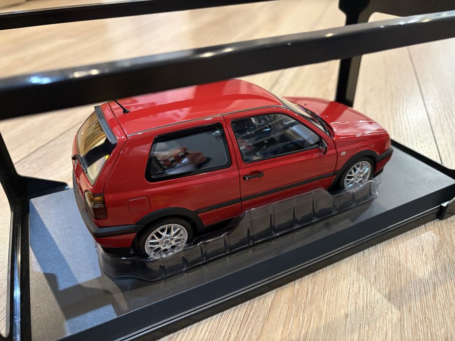 Model Volkswagen Golf III GTi 1:18 Norev (otto revell)