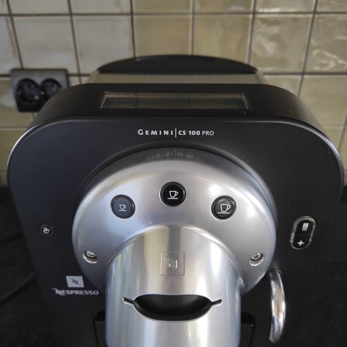 Maquina de Café Nespresso Pro