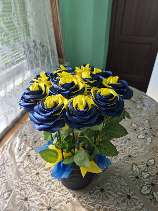 Композиції з атласної стрічки