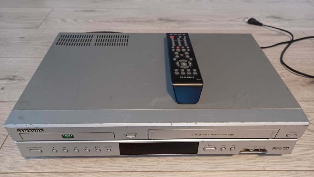 Samsung SV-DVD40 XEG – dual deck SVHS/DVD