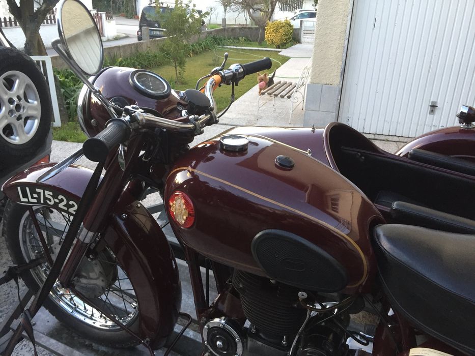 Mota clássica BSA B31 1953 e sidecar