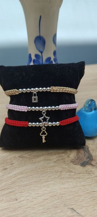 Bransoletka ze sznurka.