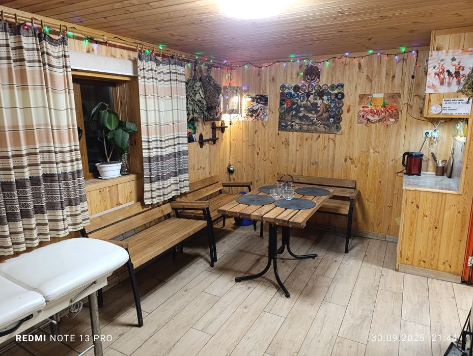 Баня, лазня на дровах, камін, масажний стіл.