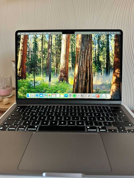 MacBook Air 13″ M3 – Como Novo (Fatura 2024) – 8 GB RAM / 256 GB SSD