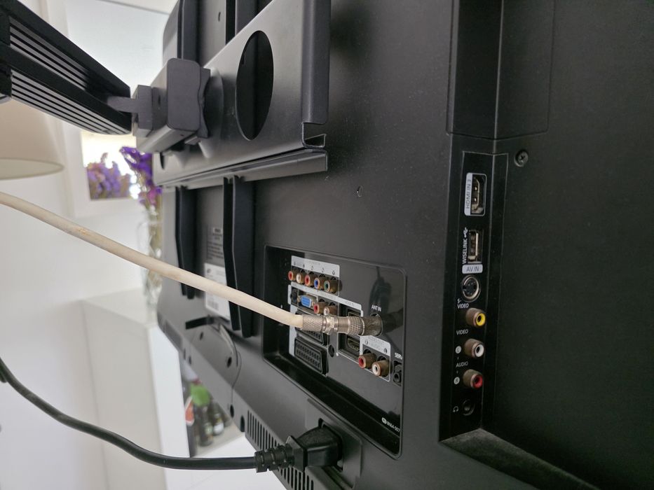 TV Samsung 37" sem riscos e em pleno funcionamento