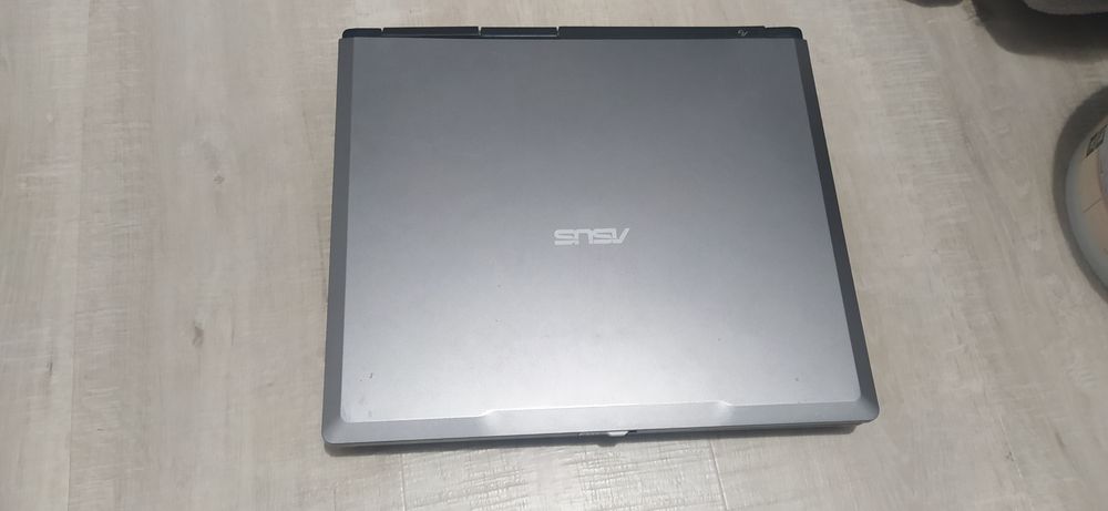 Dwa laptopy asus i hp