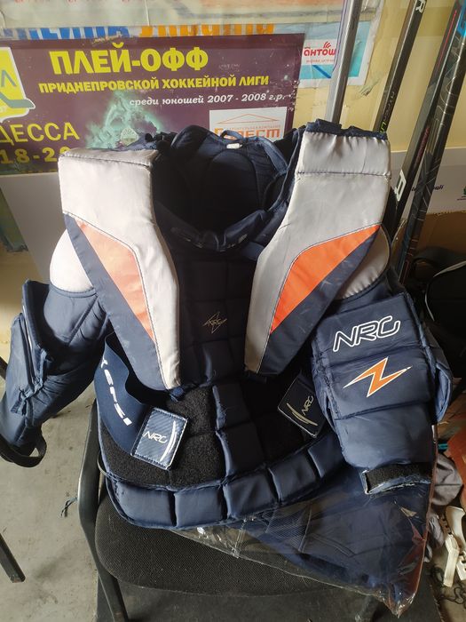 нагрудник, шорты, гетры, налокотники, наколенники, полевые и вратарски