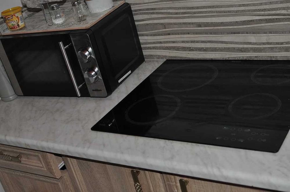 Apartament z balkonem w centrum Wroclawia ( 30m2 ) cena z czynszem i rachunkami.