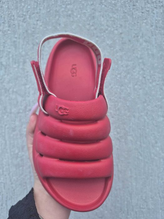 Дитяче взуття ugg босоніжки 32,5 розмір