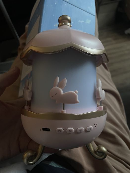 Nowy projektor lampka z gloßnikiem bluetooth