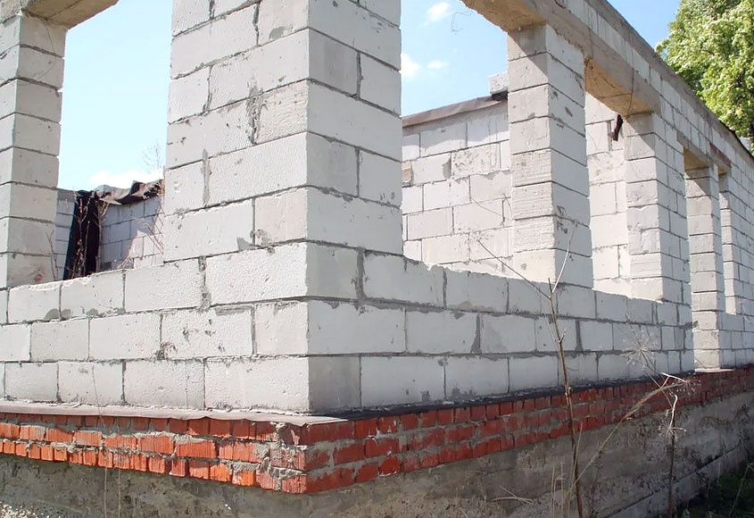 Кладка кирпича и газоблока
