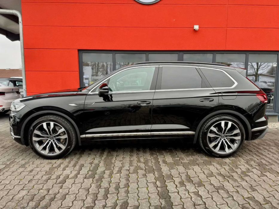 Volkswagen Touareg      2022