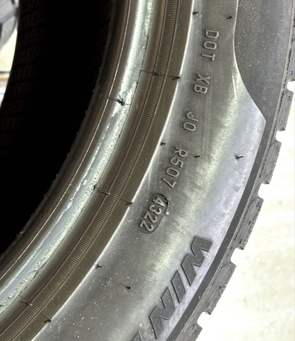 Автошини колеса резина 215/55 R17 PIRELLI Sottozero 3 зимові 2022 рік