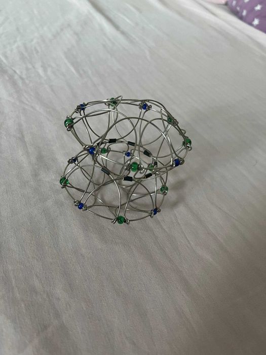 Mandala de arame e missangas Mandaca, feita à mão, muda de forma
