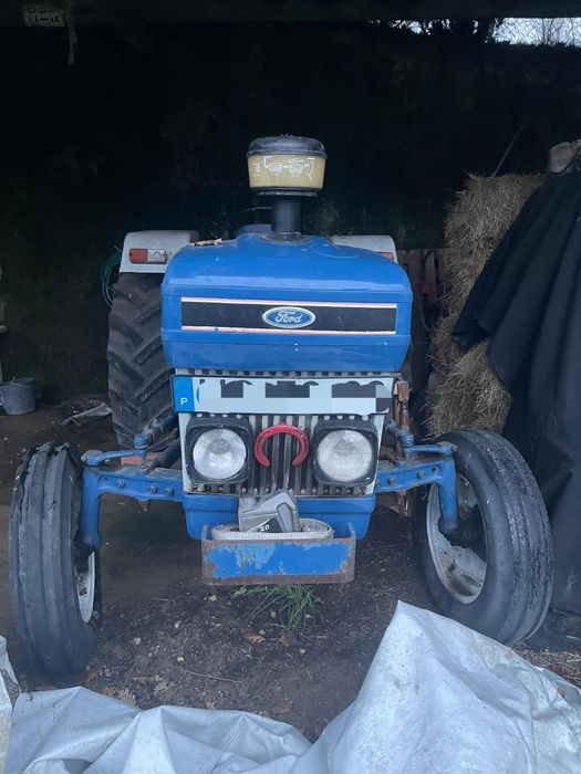 Trator FORD 3910