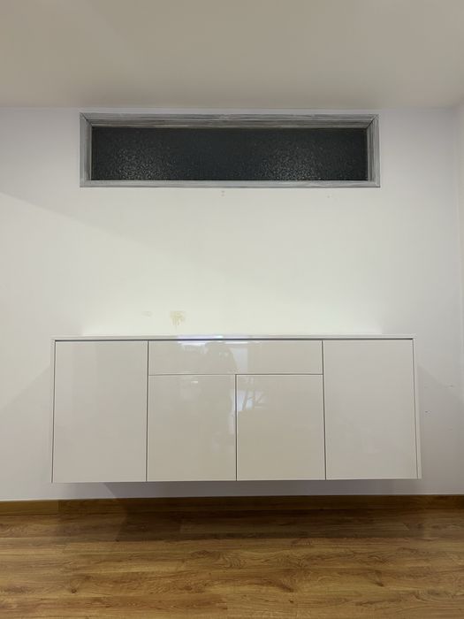 Móvel suspenso branco alto brilho 180 cm – bom estado