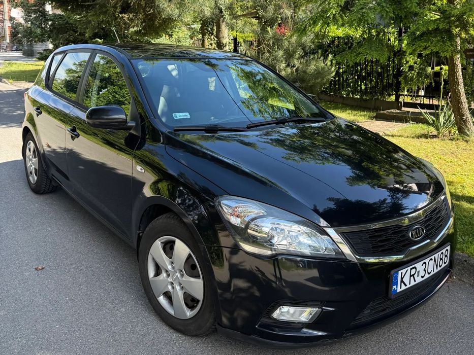 Kia Ceed Kia Ceed  1.4 benz. * Niski przebieg * Krajowy