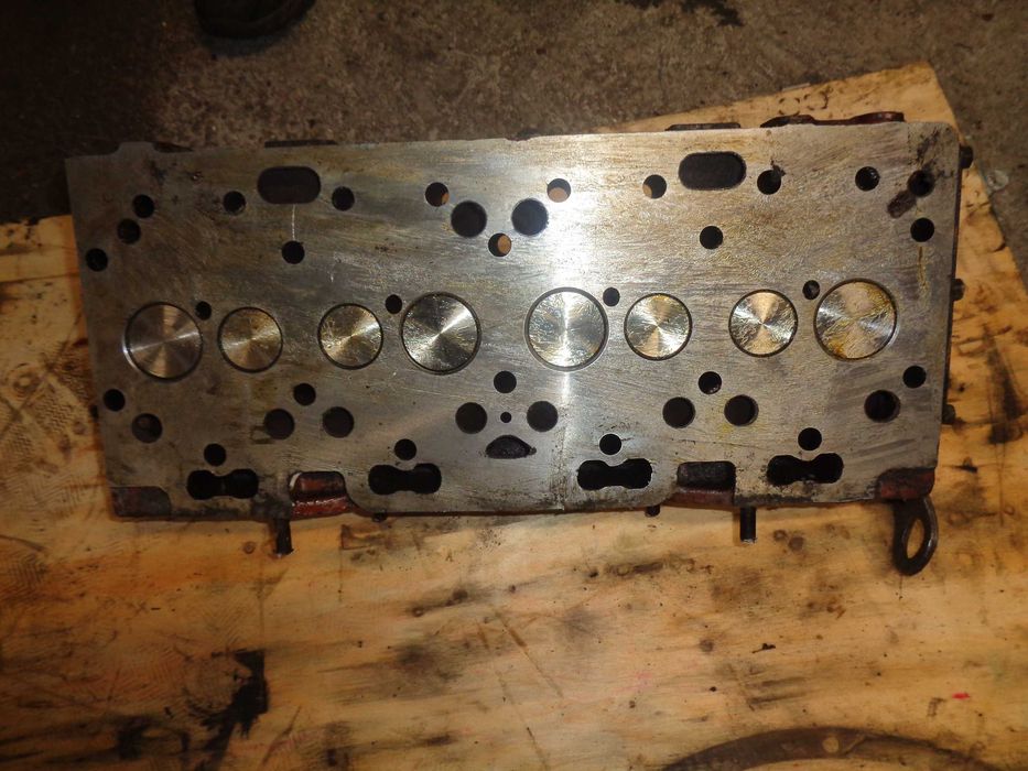Głowica silnika  4-cylindrowego Perkins 1004-40/1004-4 AA/AB/AP