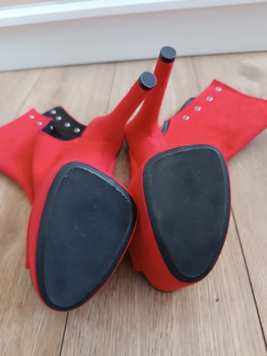 Czerwone mega szpilki