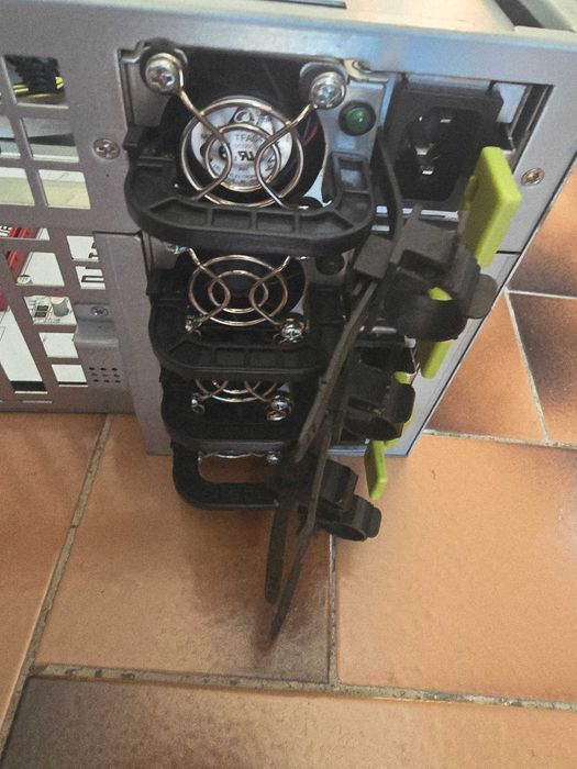 Vendo Rigs Octominer X8 e X12 para Mineração