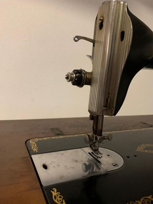 Maquina de costura Singer antiga