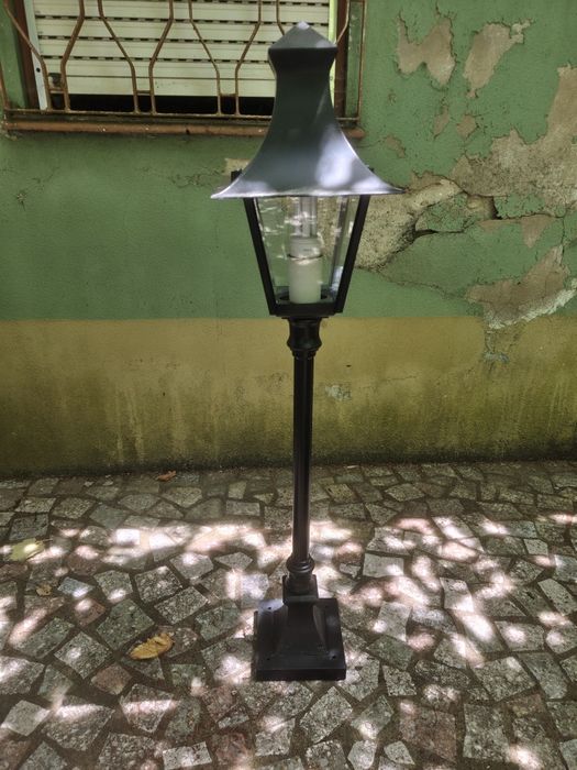 Candeeiro de pé bom estado