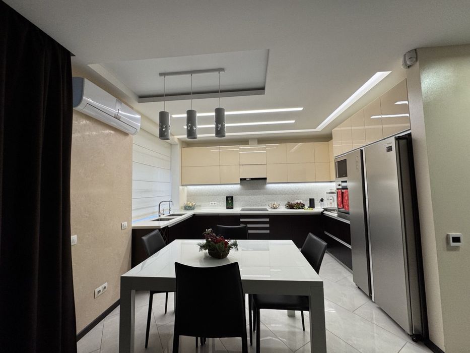 Продам 5 кімнатну квартиру. Лівий берег. Ремонт. Меблі. Техніка