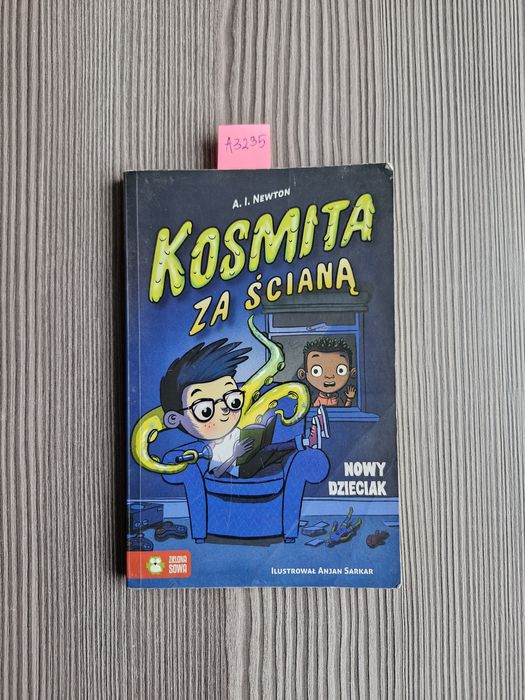 A3235. "Kosmita za ścianą " A. I. Newton