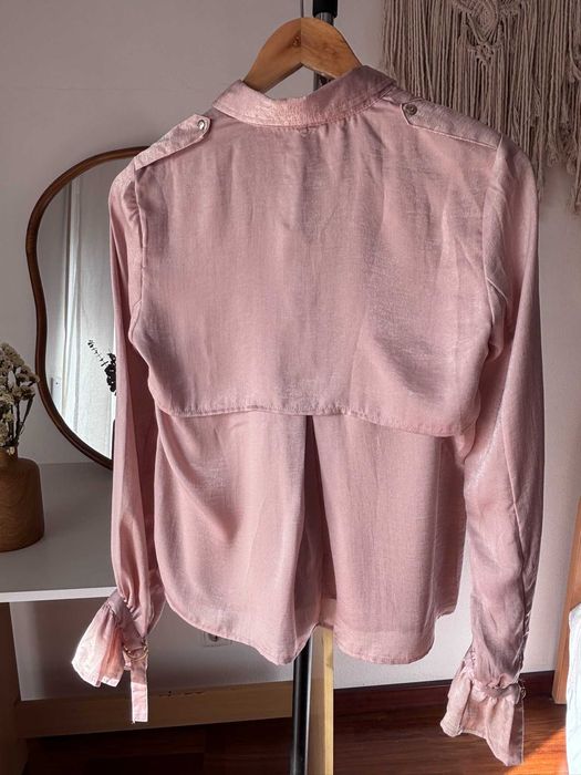 Camisa rosa acetinada Stradivarius tam. S