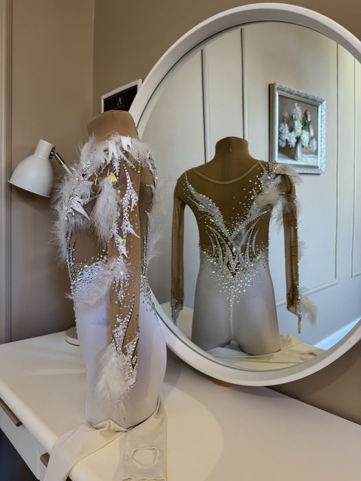 Продам комбинезон длч хкдожественной гимнастики на рост 125-135см