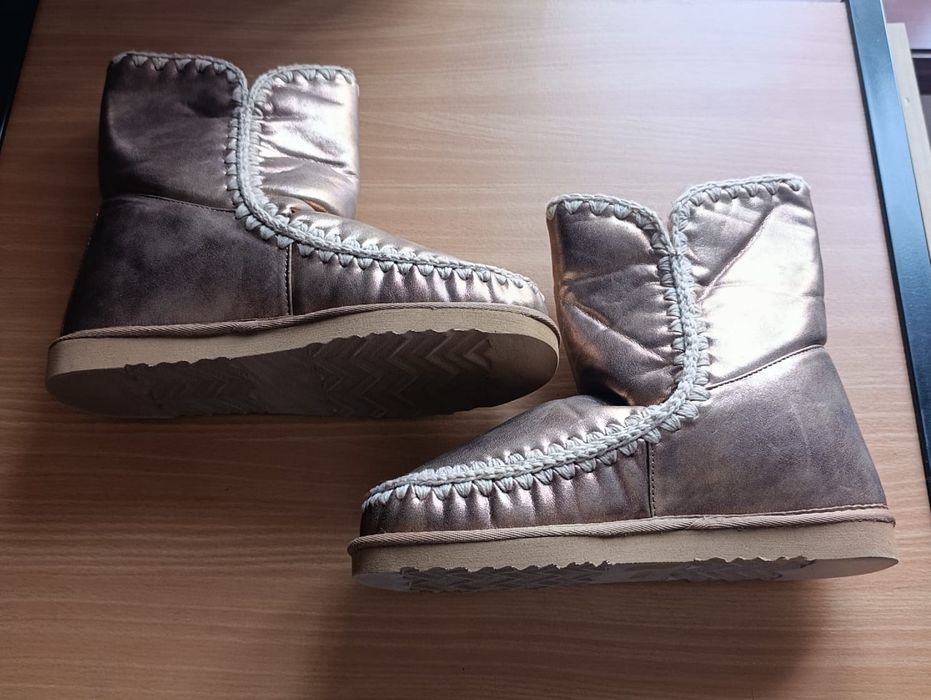 Botas The Fame Monster, com pêlo, Douradas - Novo

- Tamanho: 40

Os p