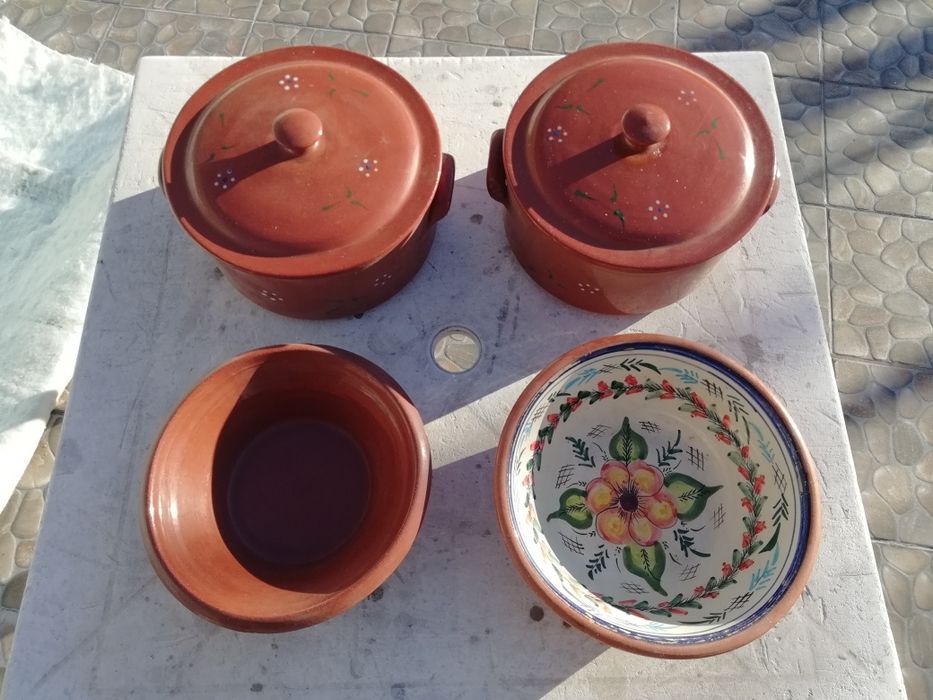 2 Tachos e 2 Tijelas de Loiça Antiga